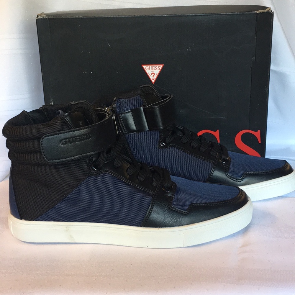 NEW! Guess Trotta Sneakers in dark blue